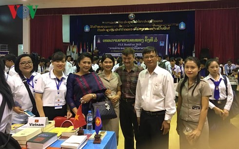 Triển lãm sách ASEAN tại Lào