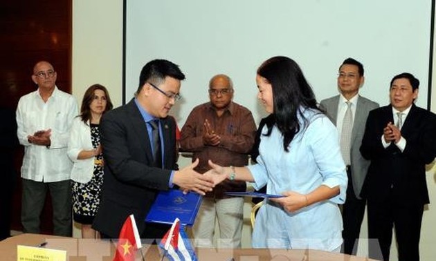 Doanh nghiệp Việt Nam và Cuba ký nhiều thỏa thuận thương mại
