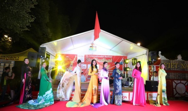 Công ty Asia Sky Tours của người Việt tham dự Liên hoan Bia quốc tế lần thứ 22 tại Berlin