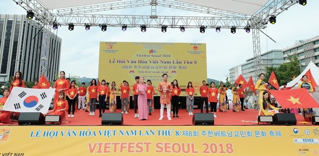 Rực rỡ sắc màu trong lễ hội văn hóa Việt Nam tại Hàn Quốc lần thứ 8