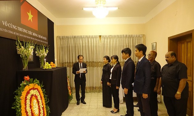 Đại sứ quán Việt Nam tại Bangladesh tổ chức Lễ viếng và mở Sổ tang nguyên Tổng Bí thư Đỗ Mười