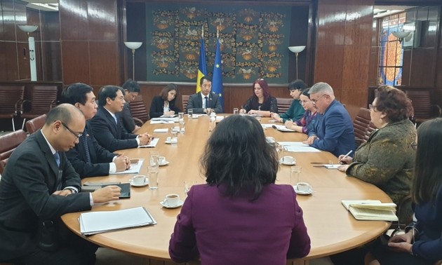 Đặc phái viên của Thủ tướng Chính phủ thăm Rumani