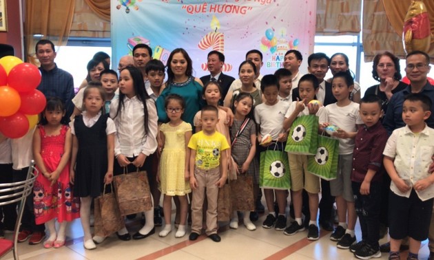 Lễ tổng kết khóa học tiếng Việt “Quê hương” tại Ekaterinburg