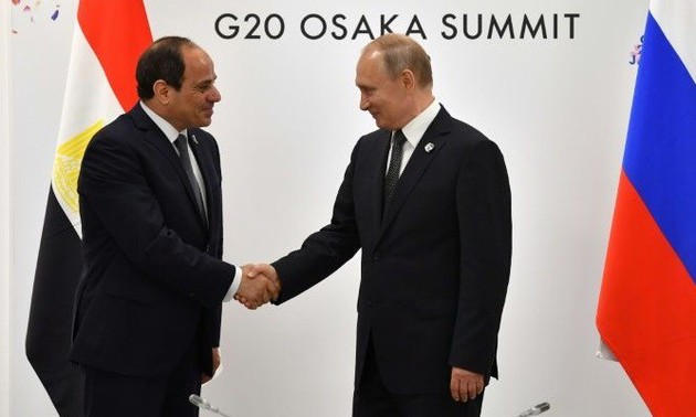 Tổng thống Nga Vladimir Putin và Tổng thống Ai Cập Abdel Fattah Al-Sisi. - Ảnh: AFP