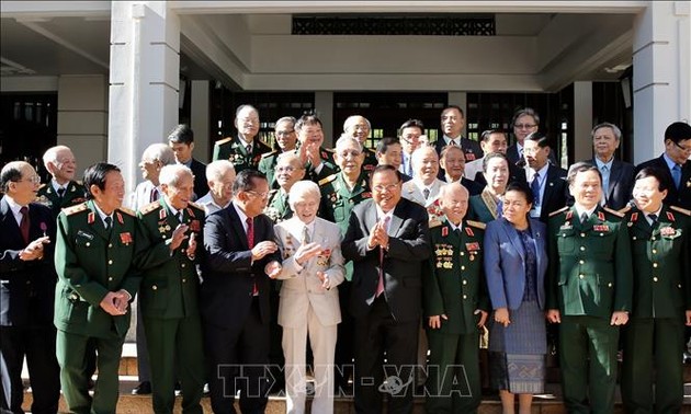 Thư chúc mừng nhân 70 năm Ngày Truyền thống Quân tình nguyện và chuyên gia Việt Nam tại Lào