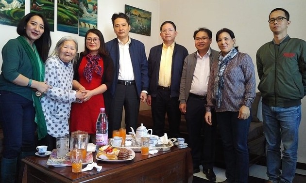 Đại sứ quán Việt Nam thăm hỏi cộng đồng người Việt tại Alger