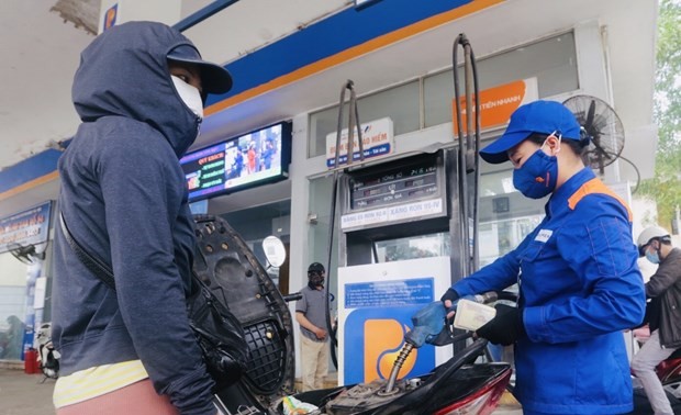 Petrolimex giảm thêm 500 đồng/lít xăng dầu hỗ trợ chống dịch COVID-19