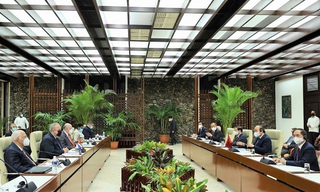 Chủ tịch nước Nguyễn Xuân Phúc đề nghị Cuba chuyển giao công nghệ sản xuất vaccine ngừa COVID-19