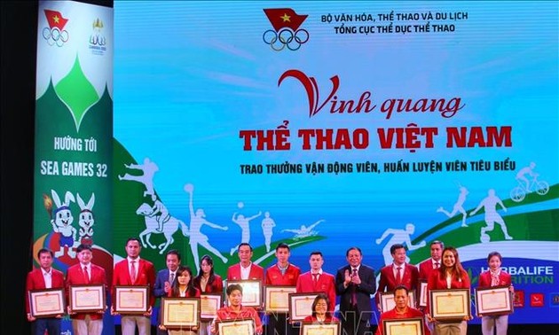 Vinh danh 15 vận động viên và 8 huấn luyện viên tại “Vinh quang Thể thao Việt Nam“