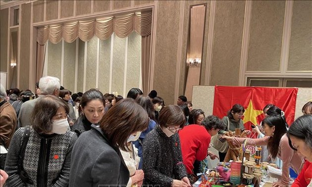 Hội Phụ nữ của Đại sứ quán Việt Nam tham gia hội chợ từ thiện tại Nhật Bản