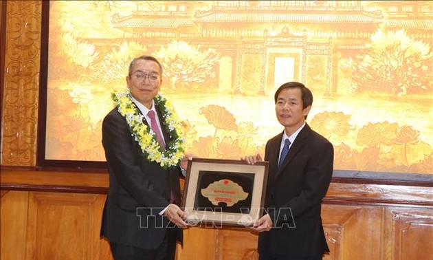 Trao tặng danh hiệu “Công dân danh dự tỉnh Thừa Thiên - Huế” cho Giáo sư Hattori Tadashi