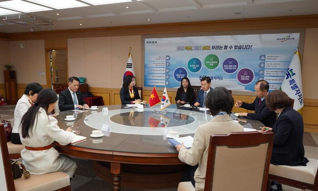 Thứ trưởng Bộ Ngoại giao Lê Thị Thu Hằng thăm, làm việc tại Hàn Quốc