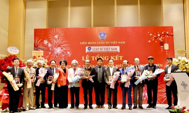 Vietnam Bar Federation honors outstanding lawyers and law firms