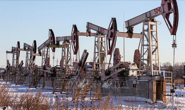 Saudi Arabia, Russia deepen oil cuts