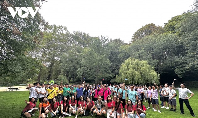 Vietnamese students join summer camp in Europe 