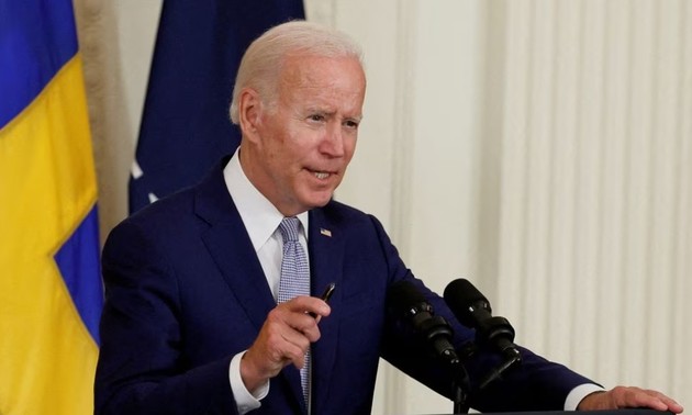  Biden mulls 60 bln USD for Ukraine, 10 bln USD for Israel in funding request - source