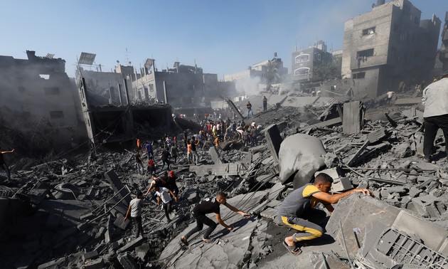 Israel bombards Gaza, prepares ground attack