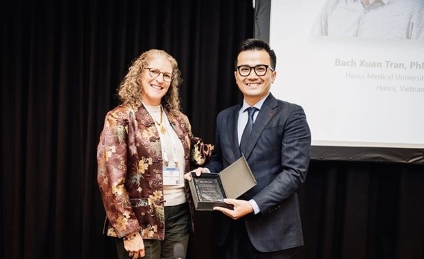 First Vietnamese wins ISPOR Research Excellence Award