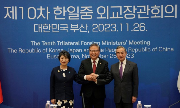 Top diplomats of China, Japan, S.Korea seek to boost three-way ties