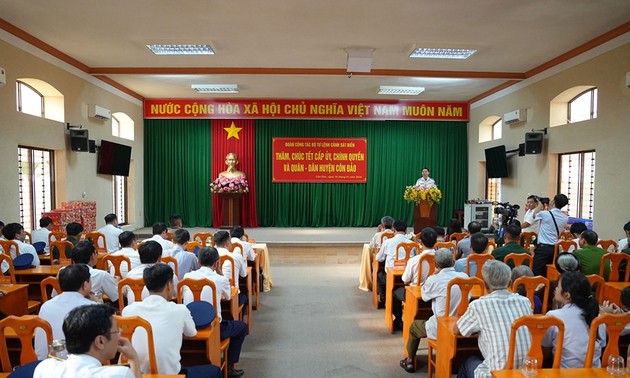 Vietnam Coast Guard pays Tet visit to Con Dao Island
