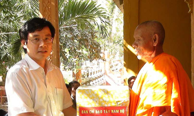 Партия и Государство Вьетнама всегда уделяет особое внимание кхмерам