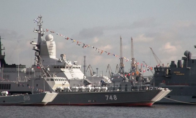 Россия показала мощь своего флота на Международном военно-морском салоне