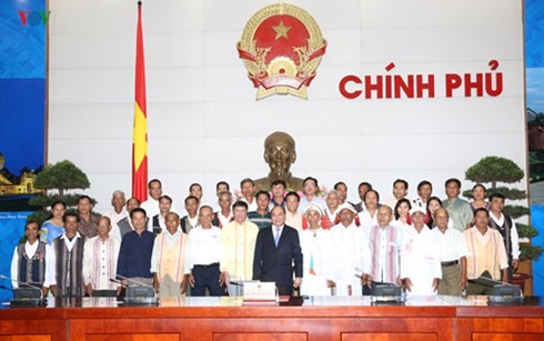 Нгуен Суан Фук принял авторитетных представителей нацменьшинств провинции Биньтхуан