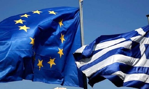 Еврогруппа одобрила 3-й пакет финансовой помощи Греции