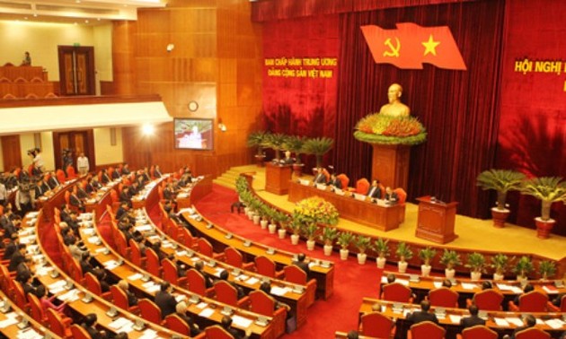 На 13-м пленуме ЦК Компартии Вьетнама обсуждена кадровая работа