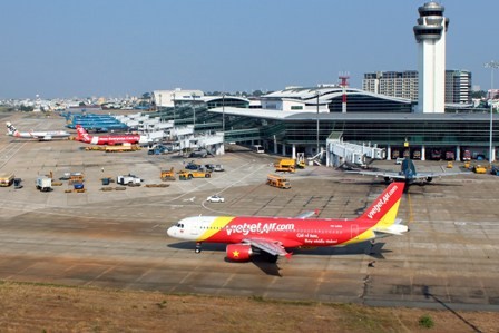 Вьетнамская авиация обеспечивает безопасность гражданской авиации