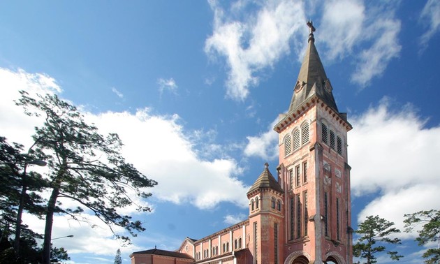 Архитектурные особенности собора святого Николая Мирликийского и церкви святой Девы Марии