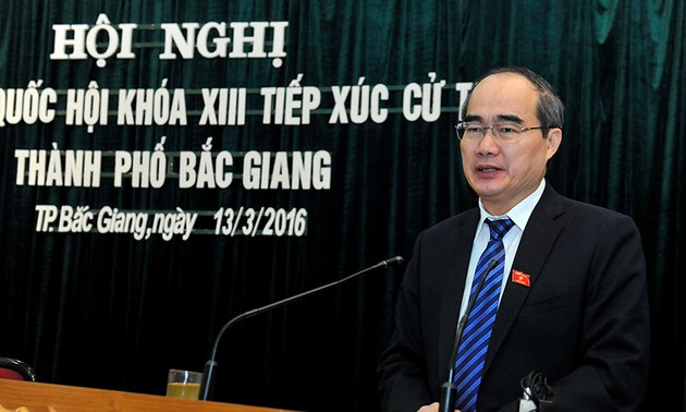 Глава Отечественного фронта Вьетнама встретился с избирателями провинции Бакзянг