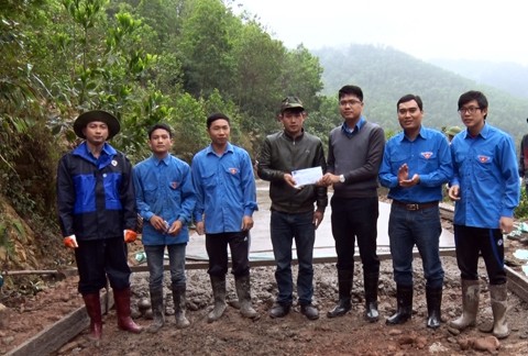 Синий цвет – цвет вьетнамских волонтёров