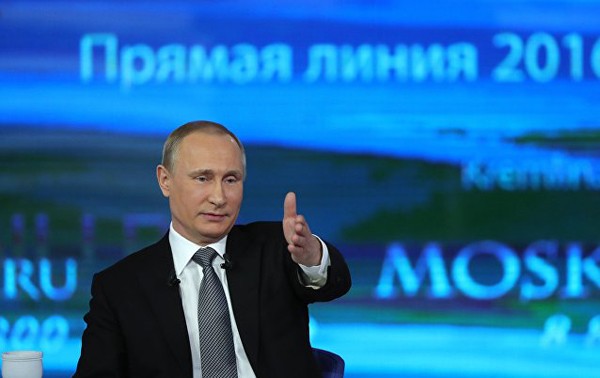 Владимир Путин начал в прямом эфире отвечать на вопросы россиян