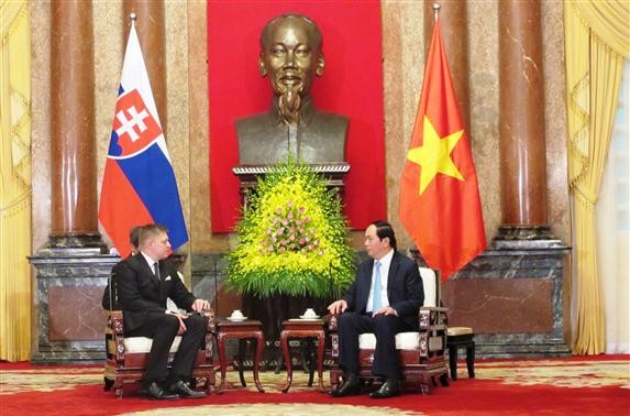 Руководители государства и парламента Вьетнама приняли премьера Словакии