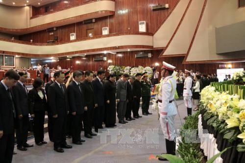 Вьетнамская делегация на высшем уровне пришла на траурную церемонию по экс-спикеру парламента Лаоса