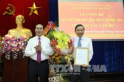 Чан Дай Куанг вручил указ о назначении председателя Комитета по делам плато Тэйнгуен