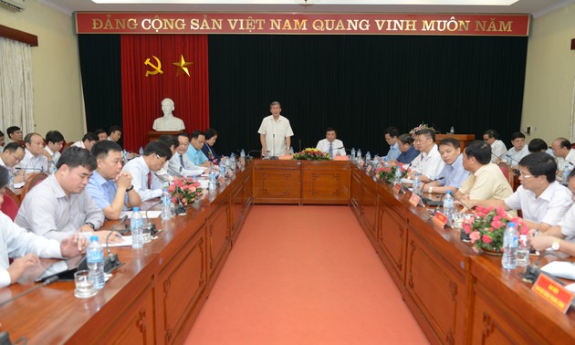 Динь Тхэ Хуинь провёл рабочую встречу с руководством Государственной политической академии