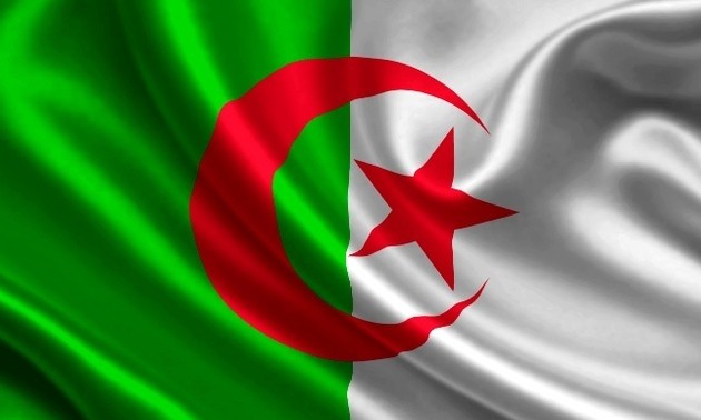 Поздравительные телеграммы от руководства Вьетнама по случаю Национального праздника Алжира