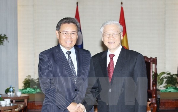 Нгуен Фу Чонг встретился с председателем ЦК Фронта национального строительства Лаоса