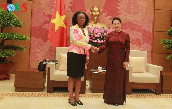 Председатель Нацсобрания Вьетнама приняла генпрокурора Мозамбика