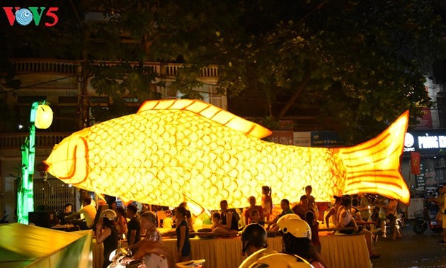 В городе Туенкуанг открылся фестиваль середины осени