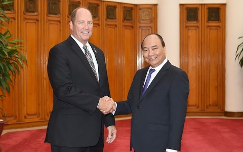 Премьер-министр Вьетнама Нгуен Суан Фук принял американского конгрессмена