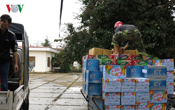 Предоставление продовольствия жителям районов, пострадавших от недавнего тайфуна