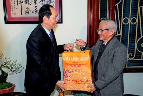 Президент Чан Дай Куанг поздравил ханойскую интеллигенцию с Новым годом