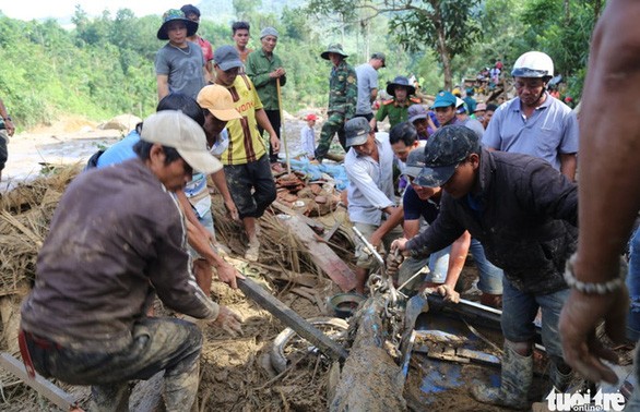 Нгуен Суан Фук потребовал срочно провести поисково-спасательные работы в провинции Куангнам