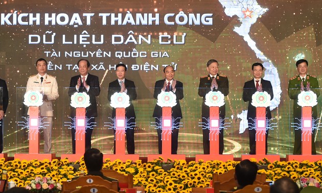 Премьер-министр Вьетнама принял участие в церемонии открытия системы баз данных о населении