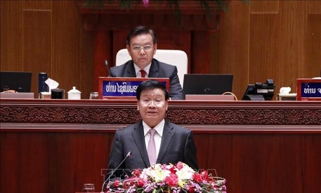 Руководители Вьетнама поздравили руководителей Лаоса