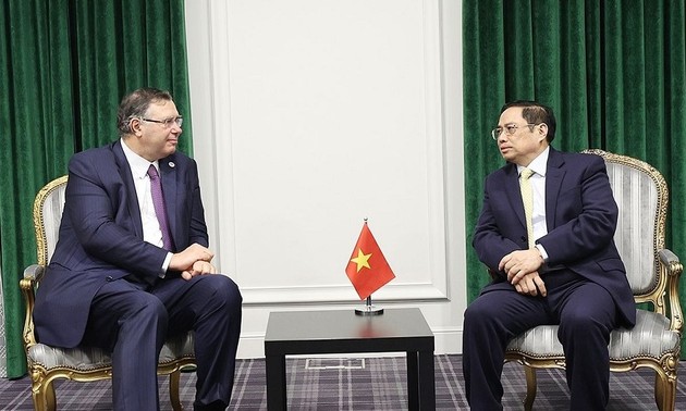 Премьер-министр Вьетнама провёл встречу с представителями крупных французских компаний
