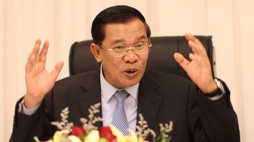 นายกรัฐมนตรีกัมพูชา ฮุนเซนเรียกร้องให้ประชาชนสามัคคีกันเพื่อสันติภาพ